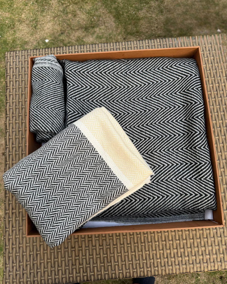 Karivani Gift Box - Blanket, Muffler, Stole