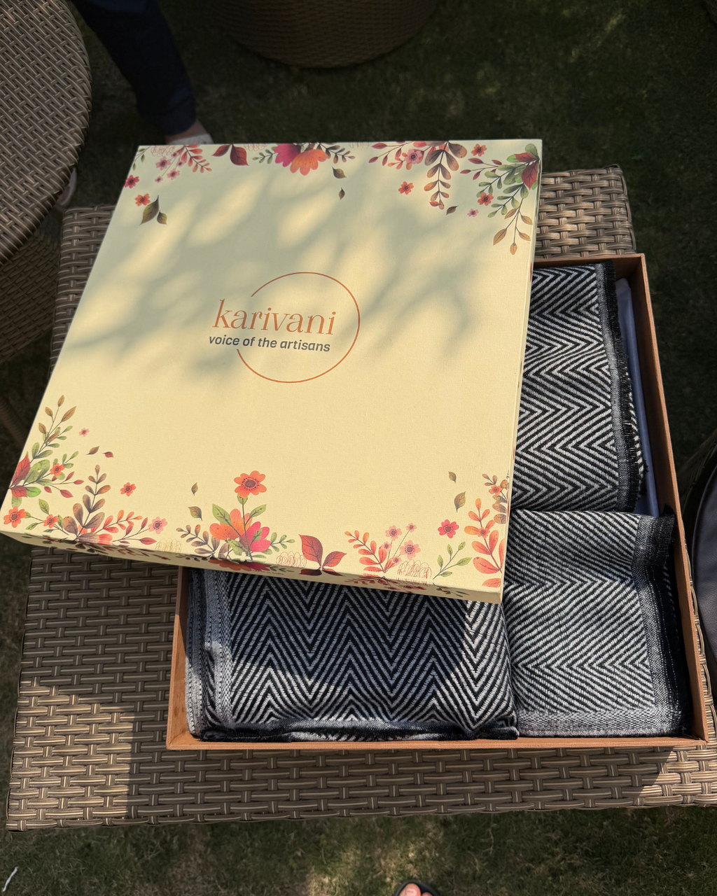 Karivani Gift Box - Blanket, Muffler, Stole