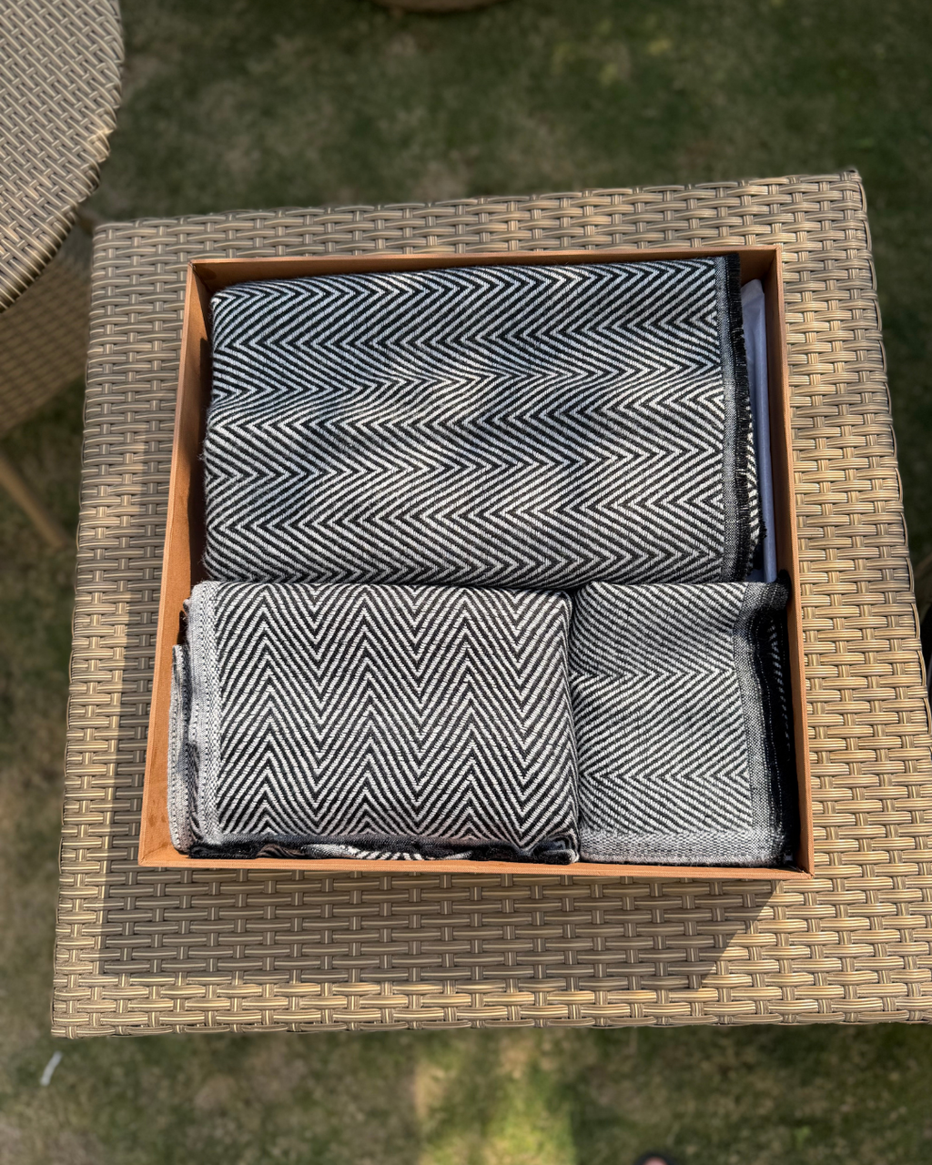 Karivani Gift Box - Blanket, Muffler, Stole