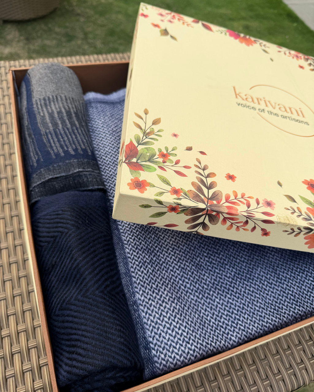 Gift Box - Blanket , Mufflers (2)