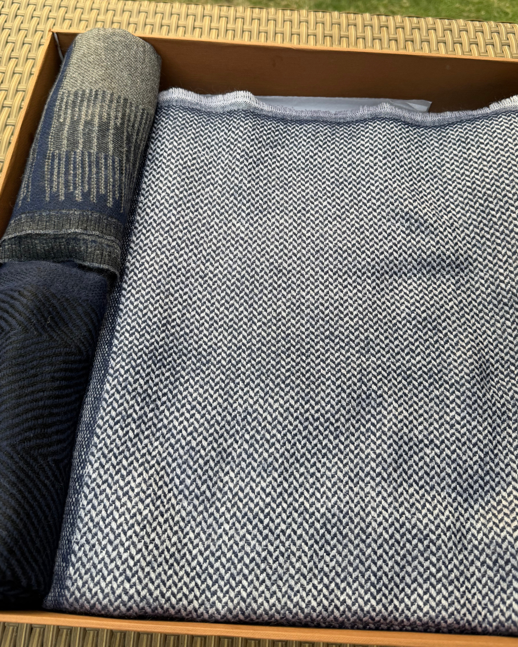 Gift Box - Blanket , Mufflers (2)