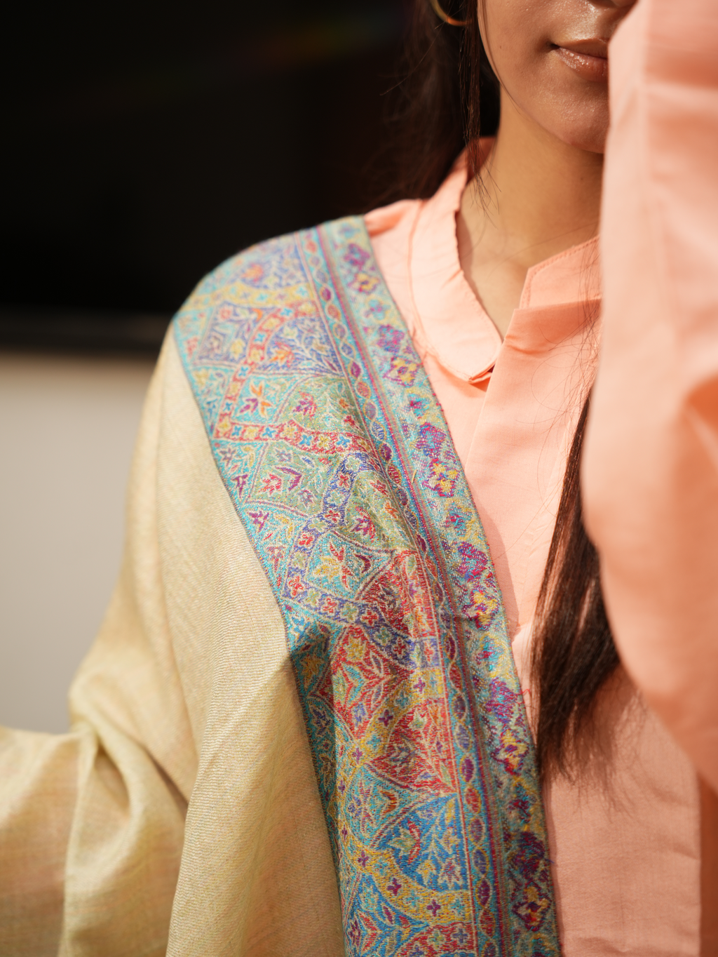 color:yellow