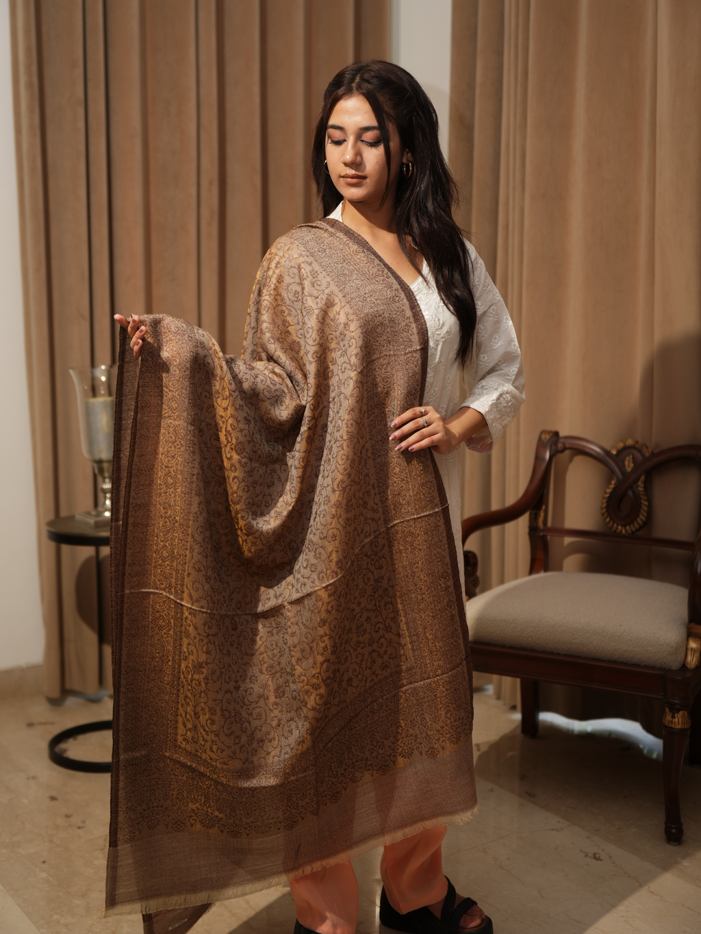 color:beige