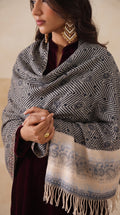 Paisley Chevron Pattern Polyester Stole with Tassels