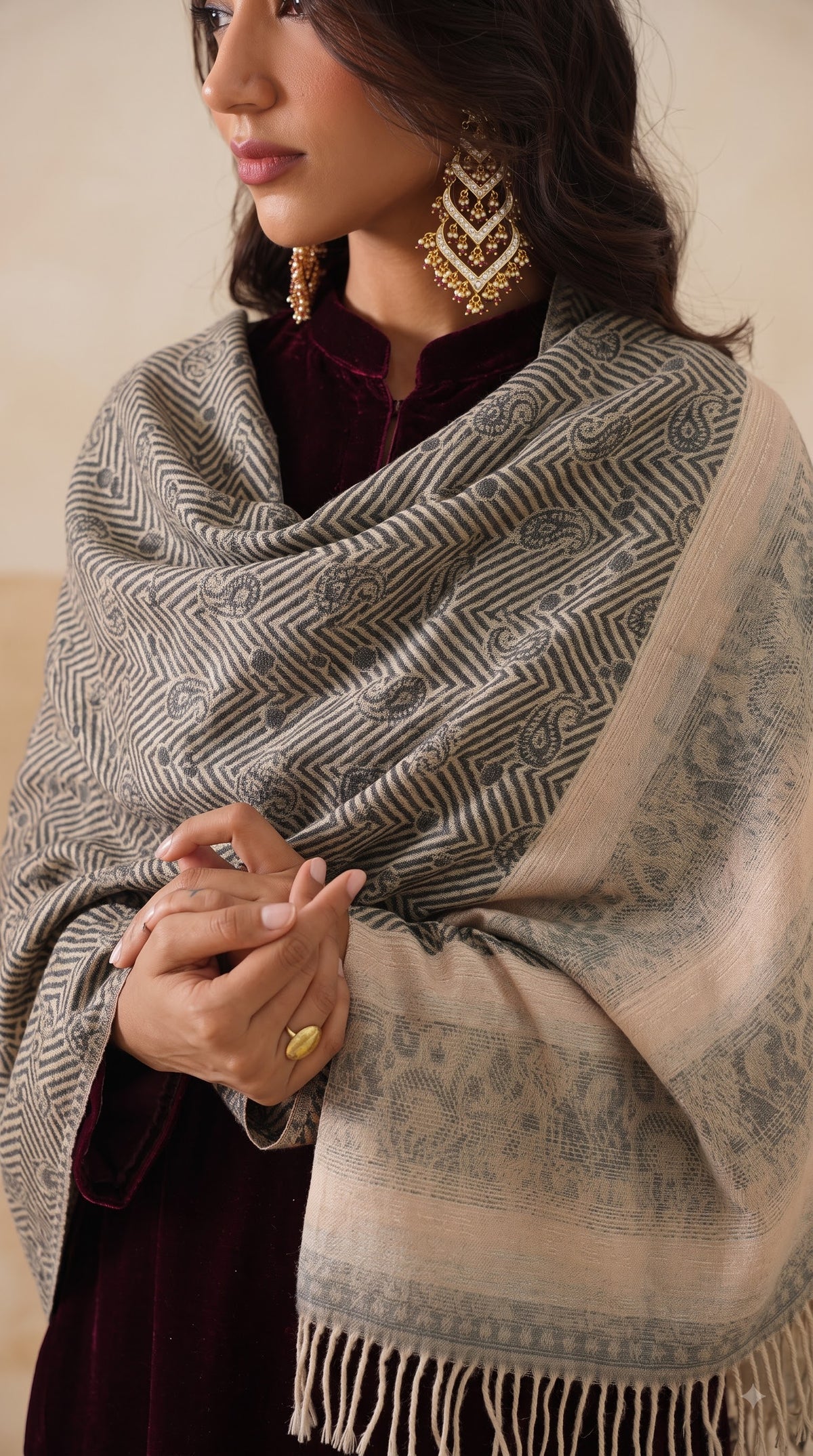 Paisley Chevron Pattern Polyester Stole with Tassels